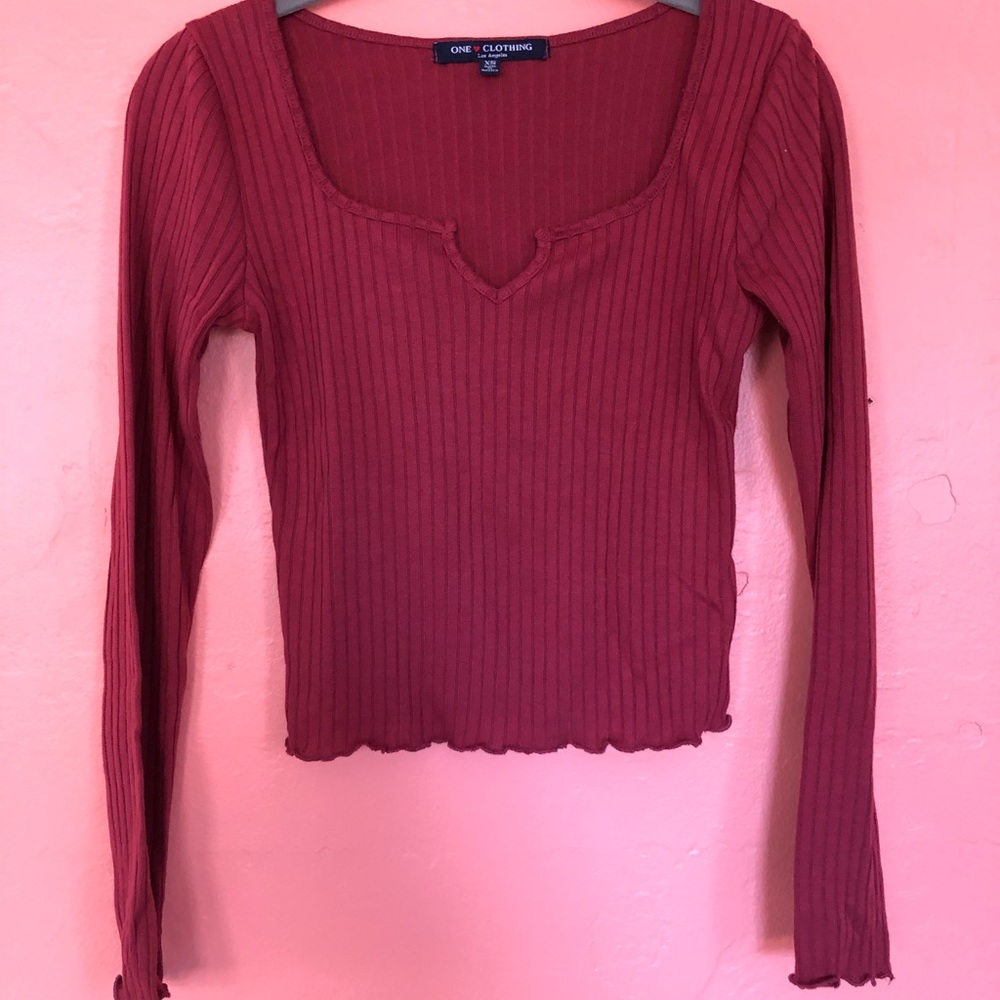 🌺Long sleeved notched neck ribbed crop top